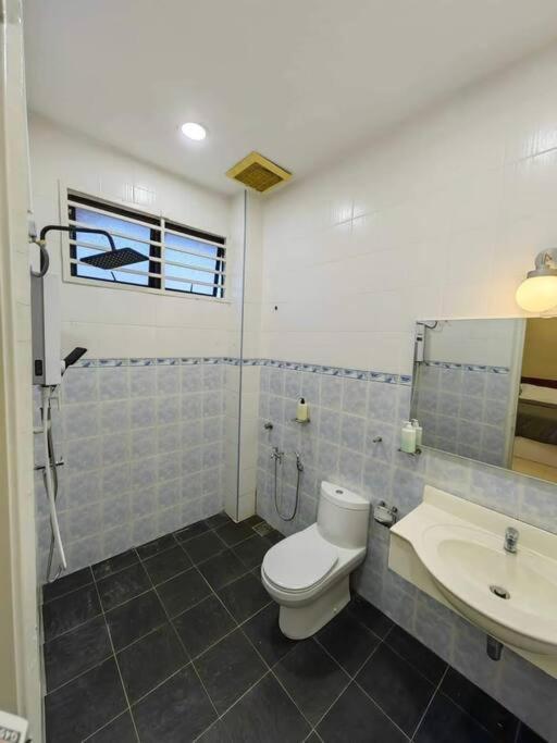 T House Nearby Kuantan East Coast Shopping Mall Dış mekan fotoğraf