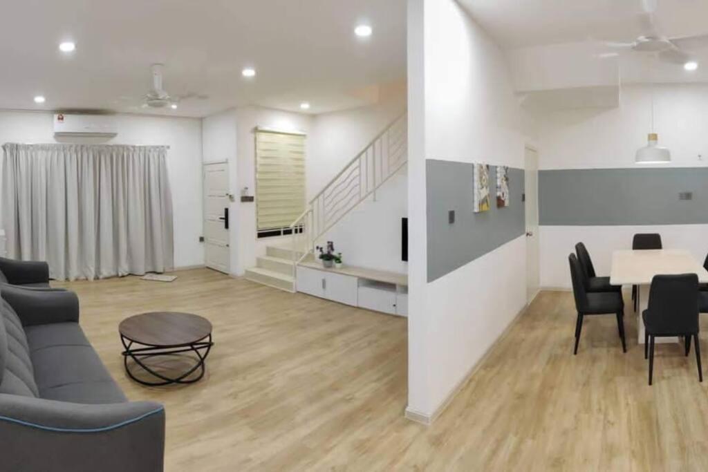 T House Nearby Kuantan East Coast Shopping Mall Dış mekan fotoğraf